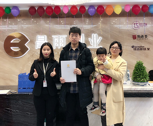 江苏扬州合作商蔡先生及家人