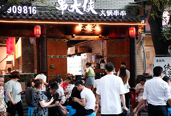 开串串店挣钱吗现在